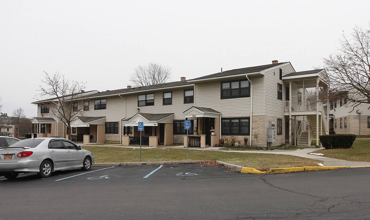 Manor Sites Apartments in Cohoes, NY - Foto de edificio