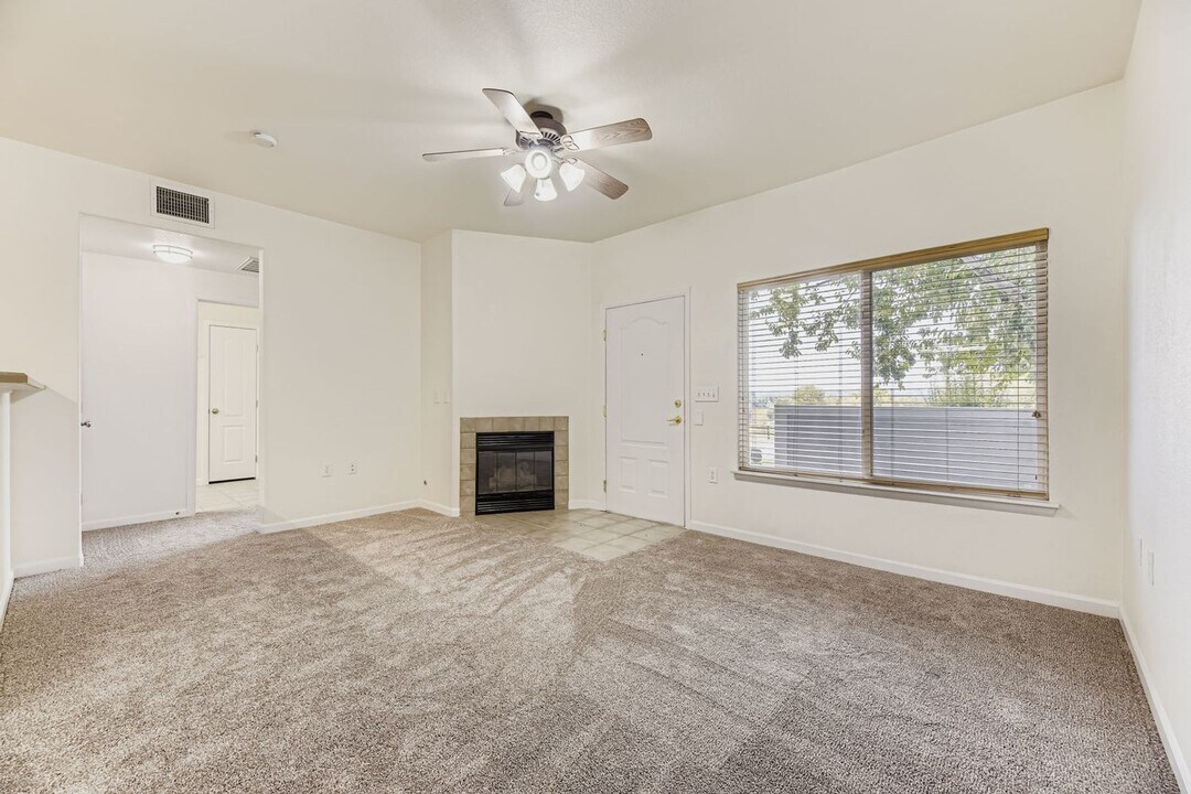 10149 W 55th Dr in Arvada, CO - Building Photo