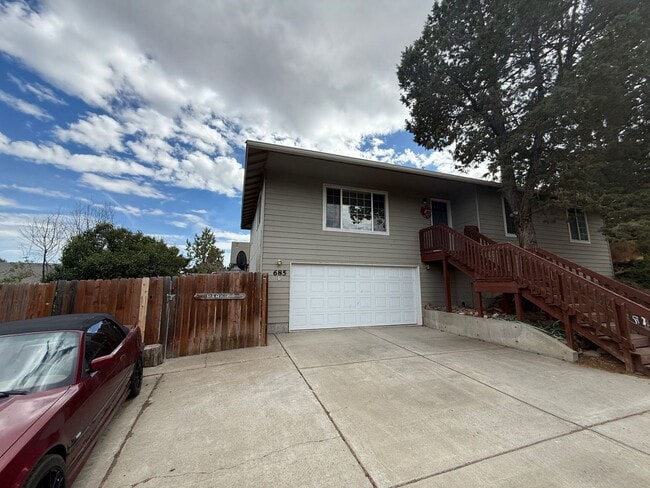 property at 685 Deer Ridge Ct
