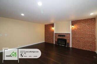 875 Lakeview Dr in Redding, CA - Building Photo - Building Photo