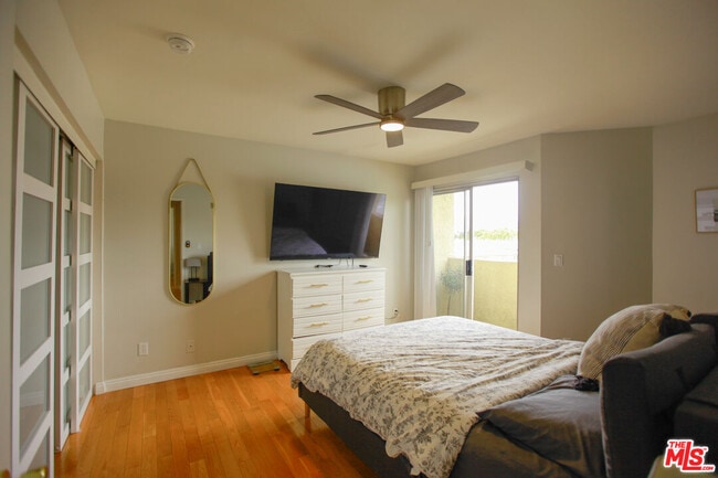 property at 833 Orange Grv Ave
