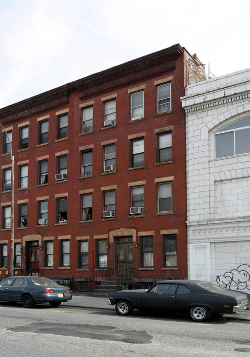 810 Pacific St in Brooklyn, NY - Building Photo