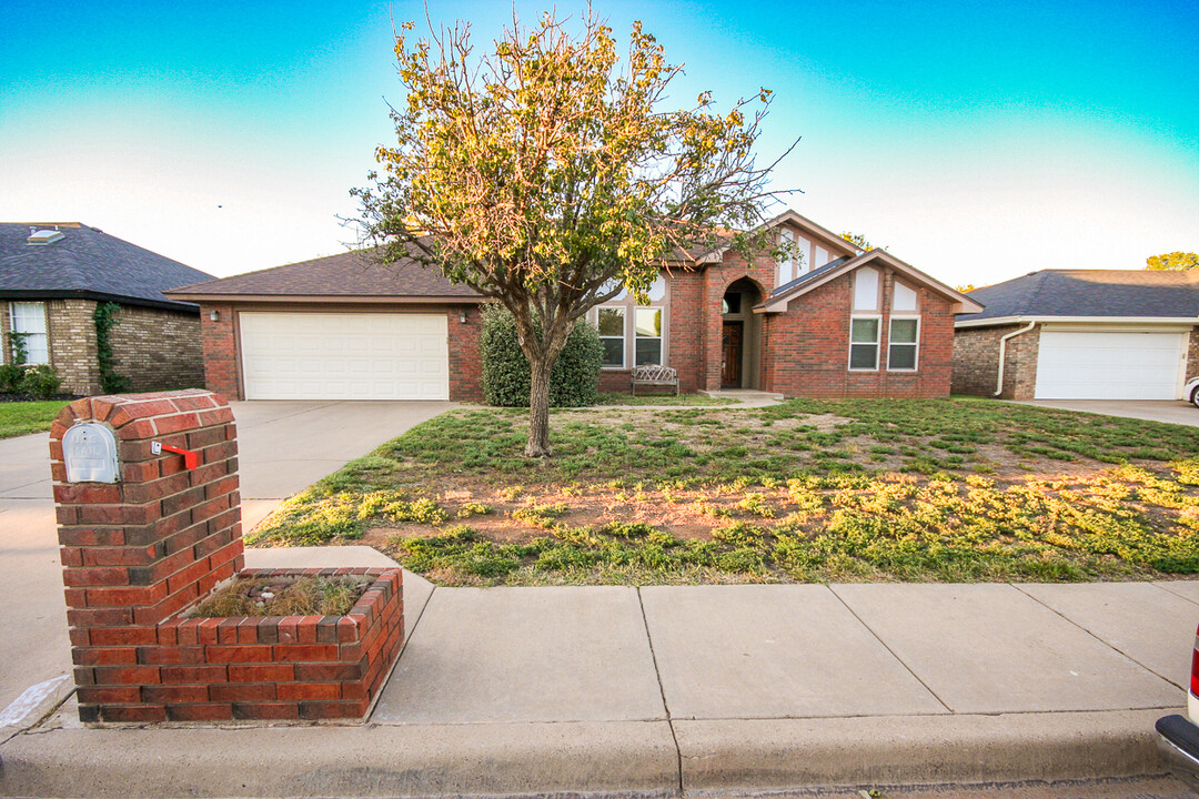 504 Chanticleer Pl in Clovis, NM - Foto de edificio