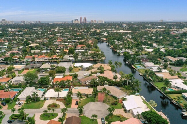 2106 NE 16th Ave in Wilton Manors, FL - Building Photo - Building Photo
