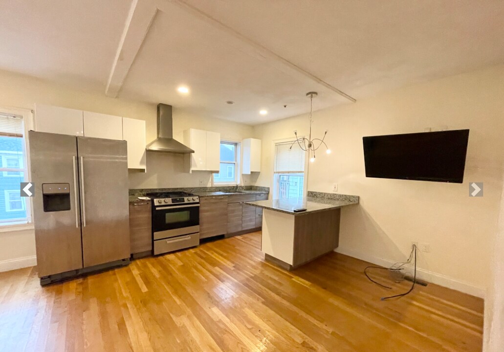 128 Hillside St, Unit #2 in Boston, MA - Building Photo