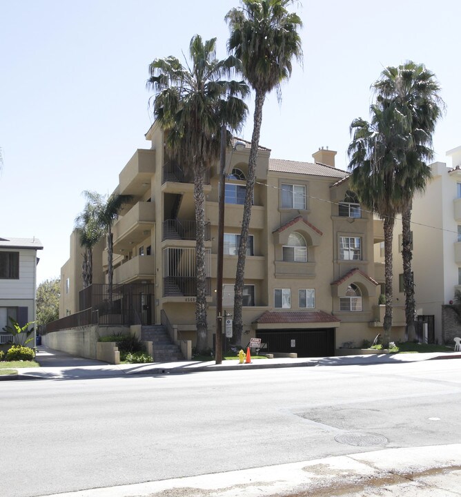 4560 Coldwater Canyon Ave in Studio City, CA - Foto de edificio