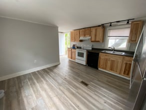 37 Getchell St, Unit 1 in Brewer, ME - Foto de edificio - Building Photo