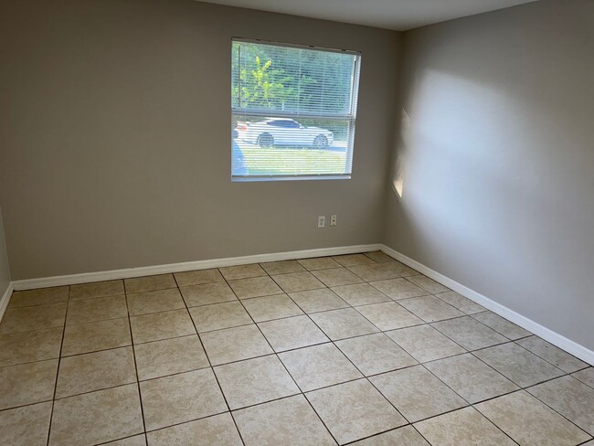 9311 Loras St in New Port Richey, FL - Foto de edificio - Building Photo