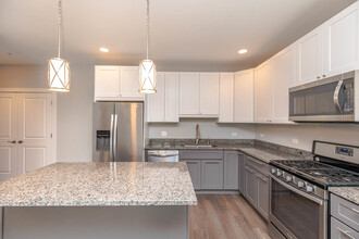 1202 Waukegan Rd in Glenview, IL - Foto de edificio - Building Photo