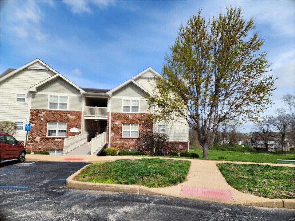 1713 Piedmont Cir in St. Peters, MO - Building Photo