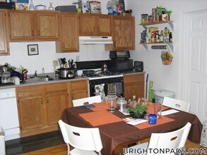 17 Cummings Rd, Unit 6 in Boston, MA - Foto de edificio - Building Photo