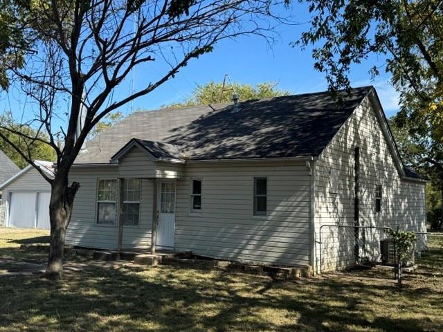 201 S Pearl St in Trenton, TX - Foto de edificio - Building Photo