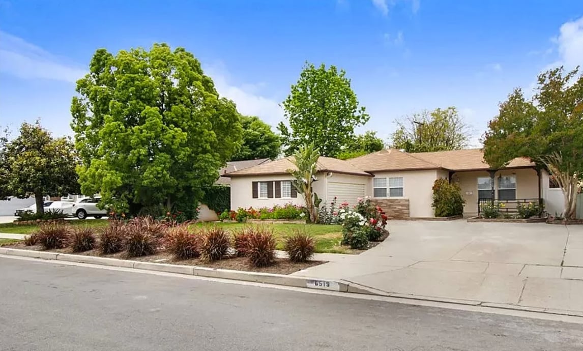 6519 Hanna Ave in Woodland Hills, CA - Foto de edificio