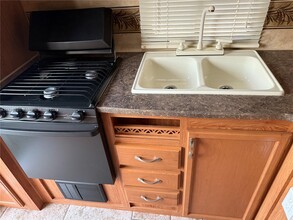 706 W 40th Pl in Hialeah, FL - Building Photo - Building Photo