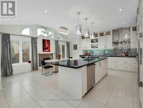 96 Trammel Dr in Vaughan, ON - Building Photo - Building Photo