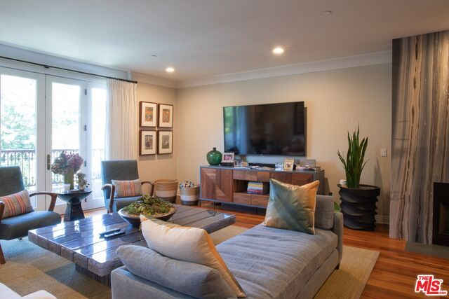 261 S Reeves Dr-Unit -204 in Beverly Hills, CA - Foto de edificio - Building Photo