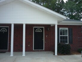 1113 Kelly Dr in Hinesville, GA - Building Photo