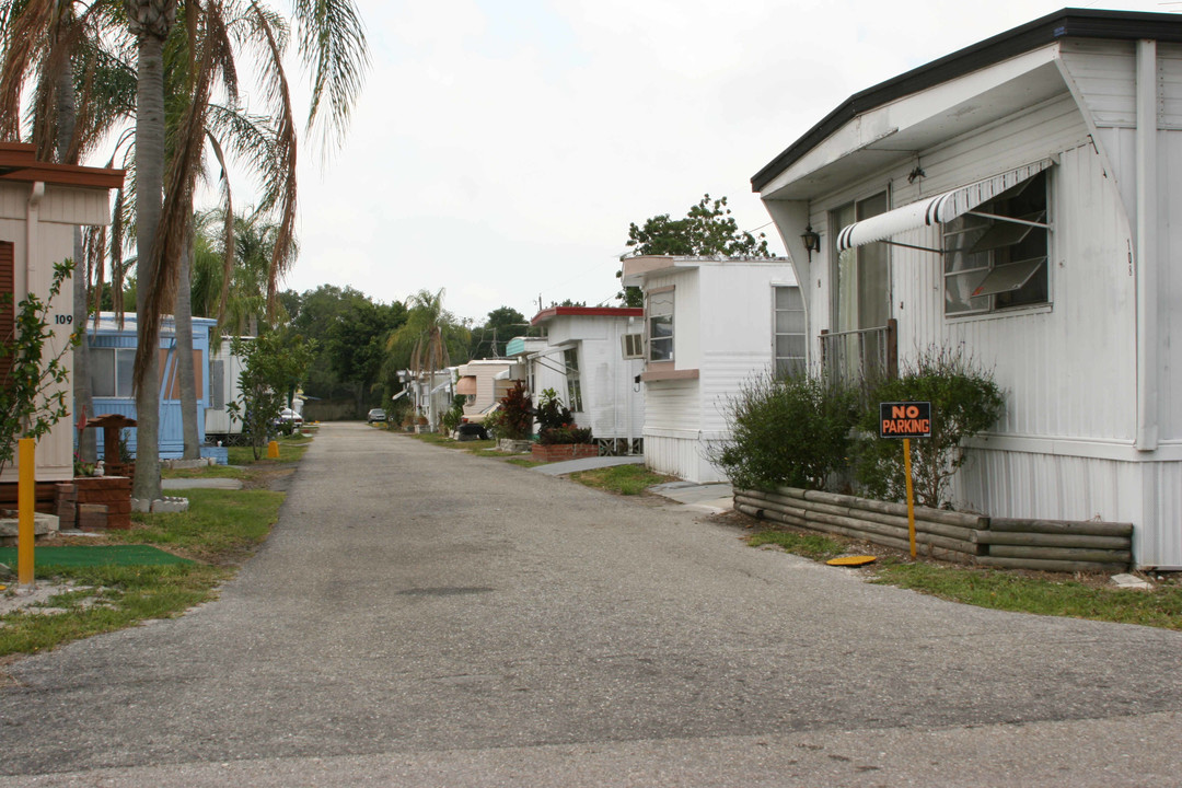 Aloha Mobile Home Park in Sarasota, FL - Foto de edificio