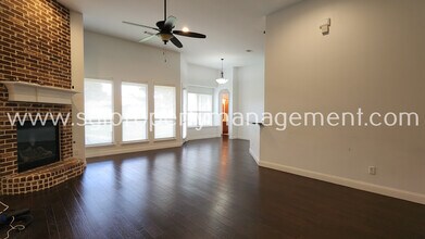 406 Running Bear Ct in Euless, TX - Building Photo - Building Photo