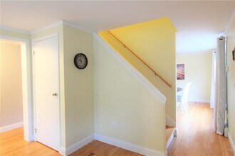 4 Maloney Ln in Middletown, RI - Building Photo - Building Photo