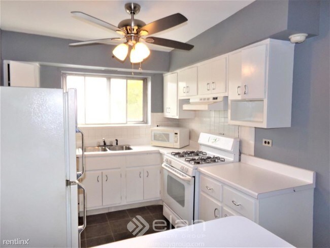 9207 Skokie Blvd-Unit -Apt 305 in Skokie, IL - Foto de edificio - Building Photo