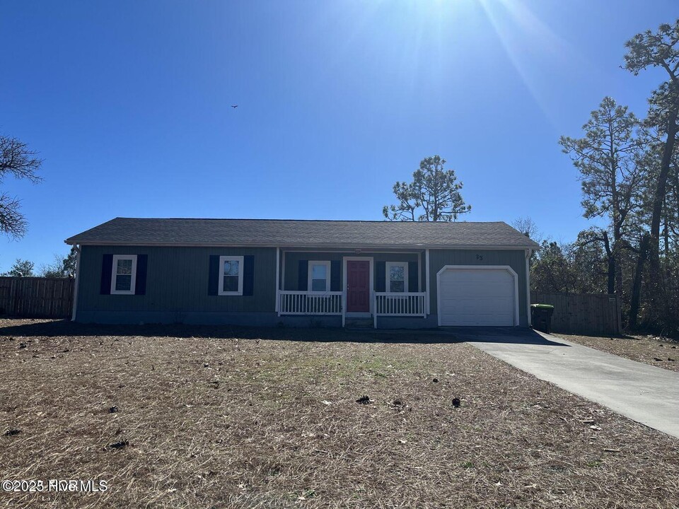 23 Crown Point Rd in Hubert, NC - Building Photo