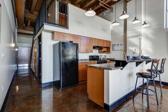 Schuster Historic Lofts in Milwaukee, WI - Foto de edificio - Building Photo
