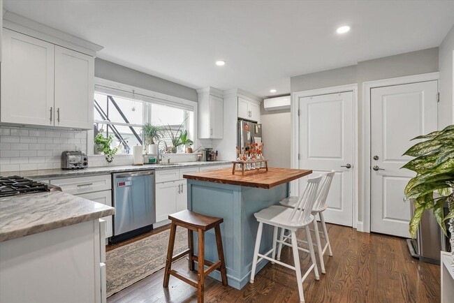 137 Princeton St, Unit 2 in Boston, MA - Building Photo - Building Photo