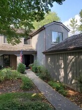 328 Shoreline Rd in Lake Barrington, IL - Building Photo - Building Photo