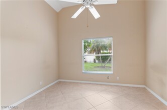 22179 Seashore Cir in Estero, FL - Foto de edificio - Building Photo