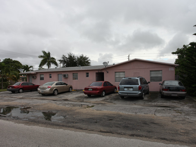 6130 Fillmore St in Hollywood, FL - Building Photo - Building Photo