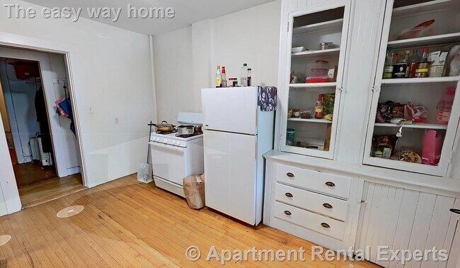 14 Centre St, Unit #D in Cambridge, MA - Foto de edificio - Building Photo