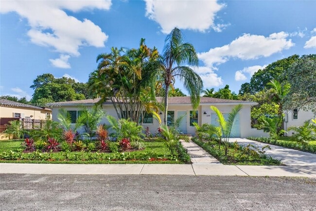 1250 NE 133rd St in North Miami, FL - Building Photo - Building Photo
