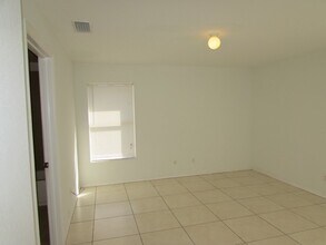 1238 Denver St E in Lehigh Acres, FL - Building Photo - Building Photo