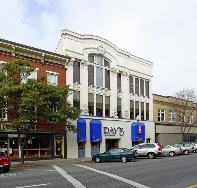 80-88 Elm St in Waterville, ME - Foto de edificio - Building Photo