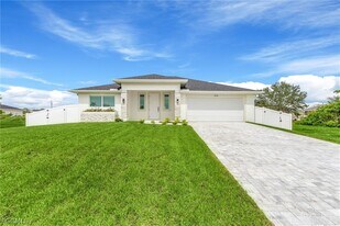 3015 NW 42nd Ave in Cape Coral, FL - Building Photo
