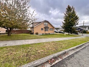 590 Johnson Ave in Coos Bay, OR - Building Photo - Building Photo