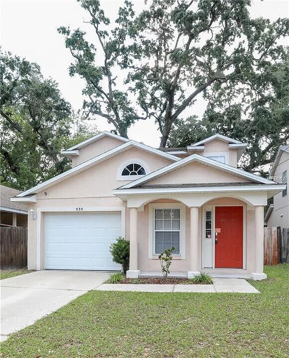 835 McFall Ave in Orlando, FL - Foto de edificio