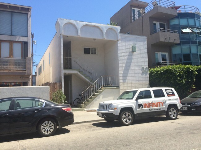 30 S Venice Blvd in Venice, CA - Foto de edificio - Building Photo