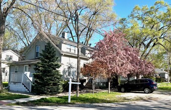 629 Clinton St, Unit 2 bed 2nd Floor B in Lockport, IL - Building Photo - Building Photo