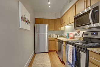 Manor House Apartments in Dallas, TX - Building Photo - Building Photo