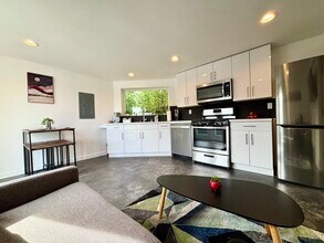 110 Erie Ave, Unit B in Seattle, WA - Foto de edificio - Building Photo