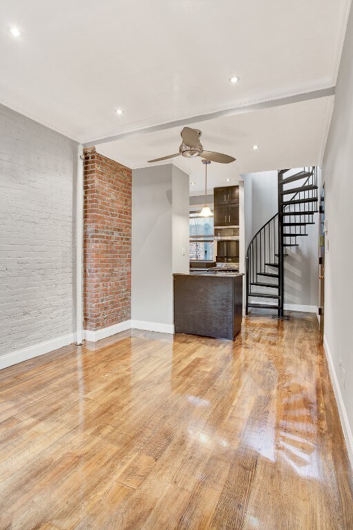 438 W 52nd St