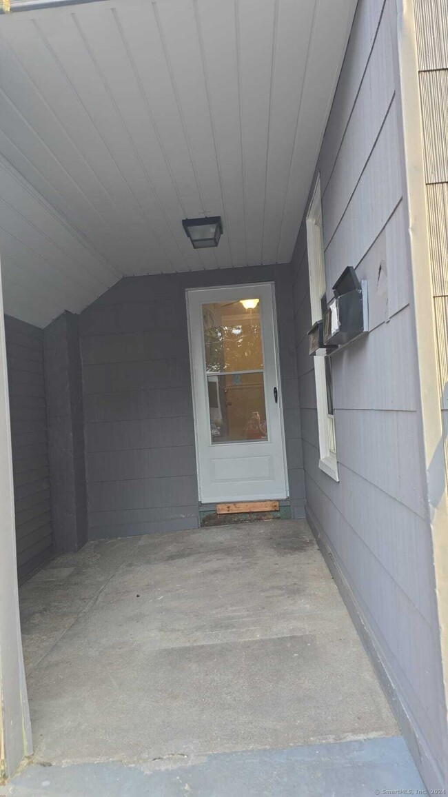 21 Chestnut St in Bristol, CT - Building Photo - Building Photo