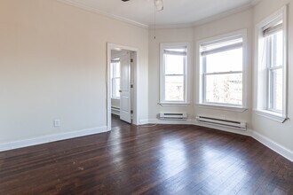 923 W Waveland Ave, Unit 1 in Chicago, IL - Foto de edificio - Building Photo