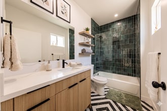 2847 S Victoria Ave in Los Angeles, CA - Building Photo - Building Photo