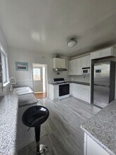 1302 E 19th St in Oakland, CA - Building Photo - Building Photo