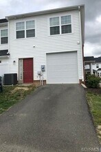 7447 Pebble Lake Dr in Mechanicsville, VA - Building Photo - Building Photo