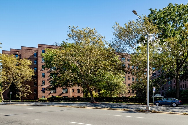 The Eden Rock in Briarwood, NY - Building Photo - Building Photo