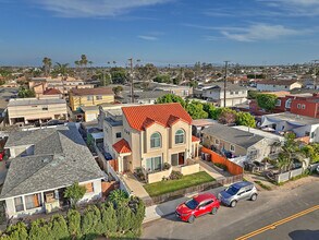 17054 A Ln in Huntington Beach, CA - Foto de edificio - Building Photo